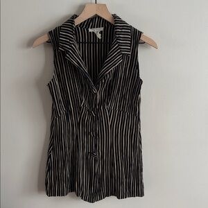 VTG • Black and Tan textured button down sleeveless blouse.